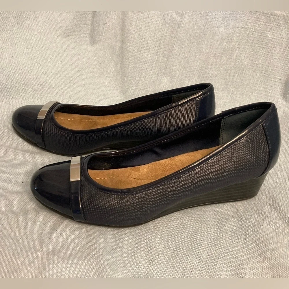 Giani Bernini Ambir Wedge Navy Blue Silver Accent Low Wedge Slip On Pumps 7M